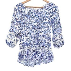 🛍️ Floral Sleeved Peasant Top